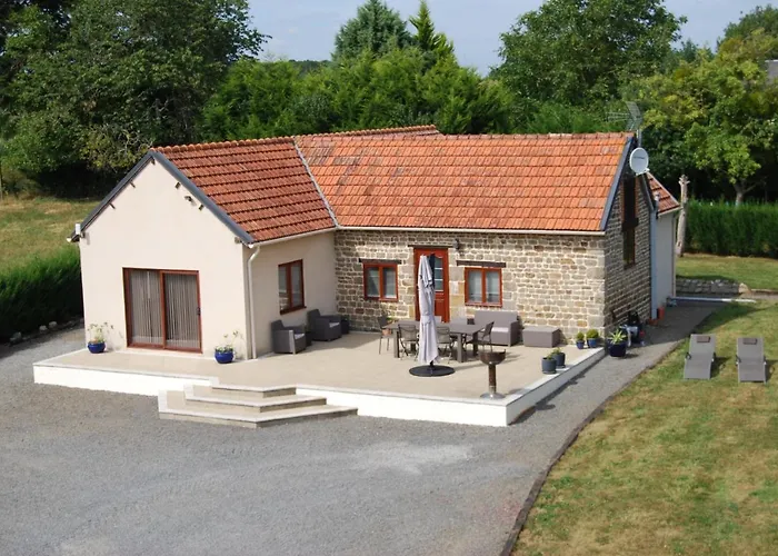 Spacious House For 6 People With A Swimming Pool