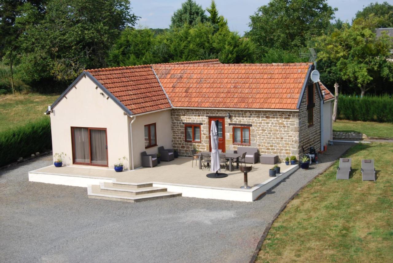 Spacious House For 6 People With A Swimming Pool Holiday home Chalandrey