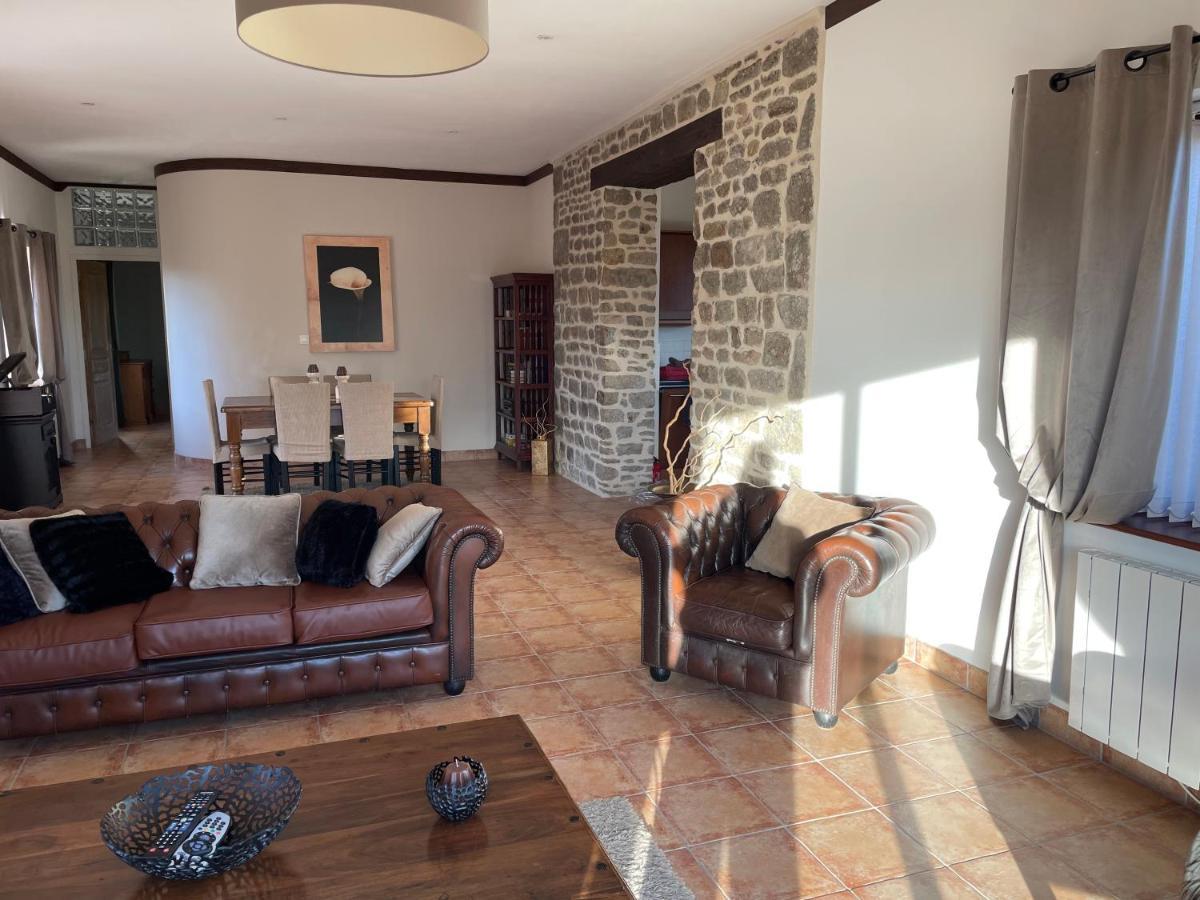 Spacious House For 6 People With A Swimming Pool