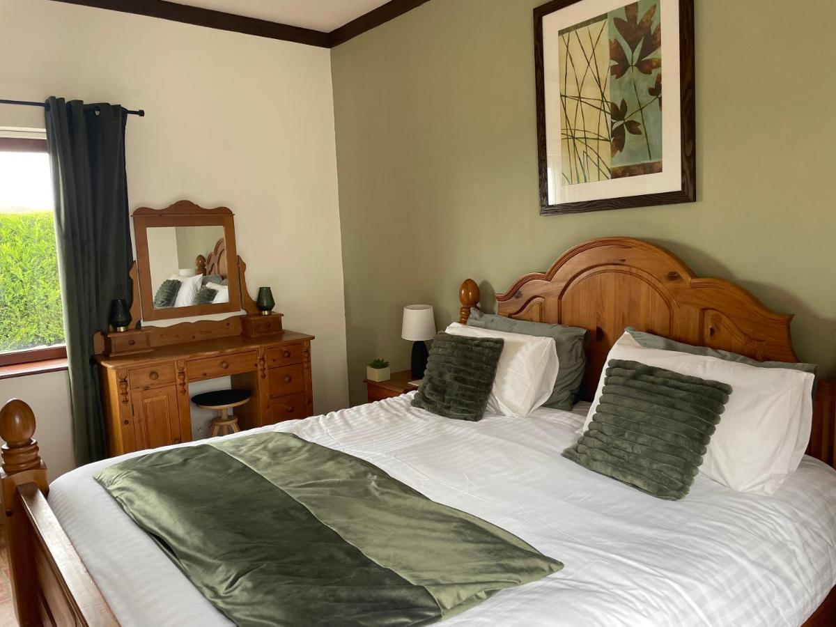 Spacious House For 6 People With A Swimming Pool Holiday home *